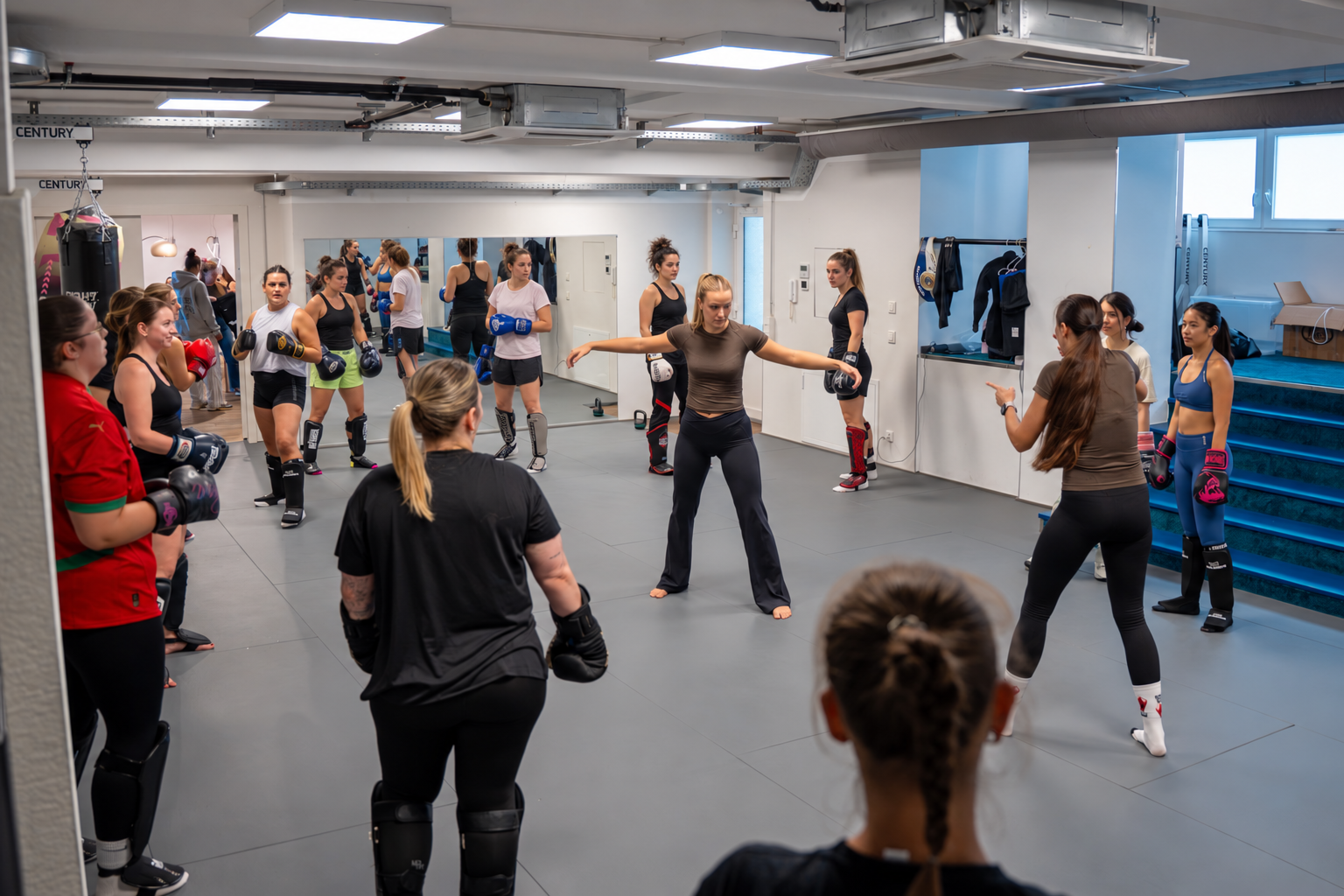 Frauen im Kickboxkurs